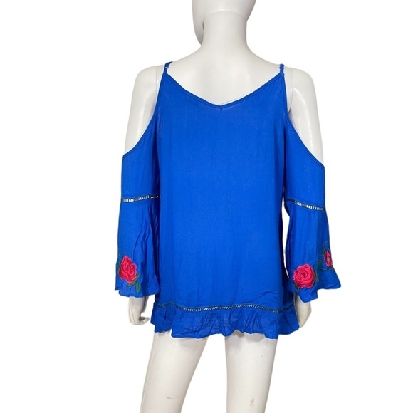 Umgee Blue Cold Shoulder Floral Embroidered Top
New - Picture 5 of 8